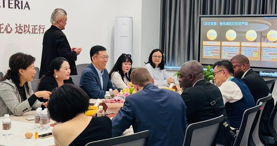 Table ronde institutionnelle Daring × Sinopharm Hanfang — pavillon 国药汉方, China–South Asia Expo.